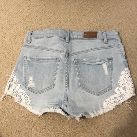 Retro high waisted light wash jeans shorts - Picture 2 of 4